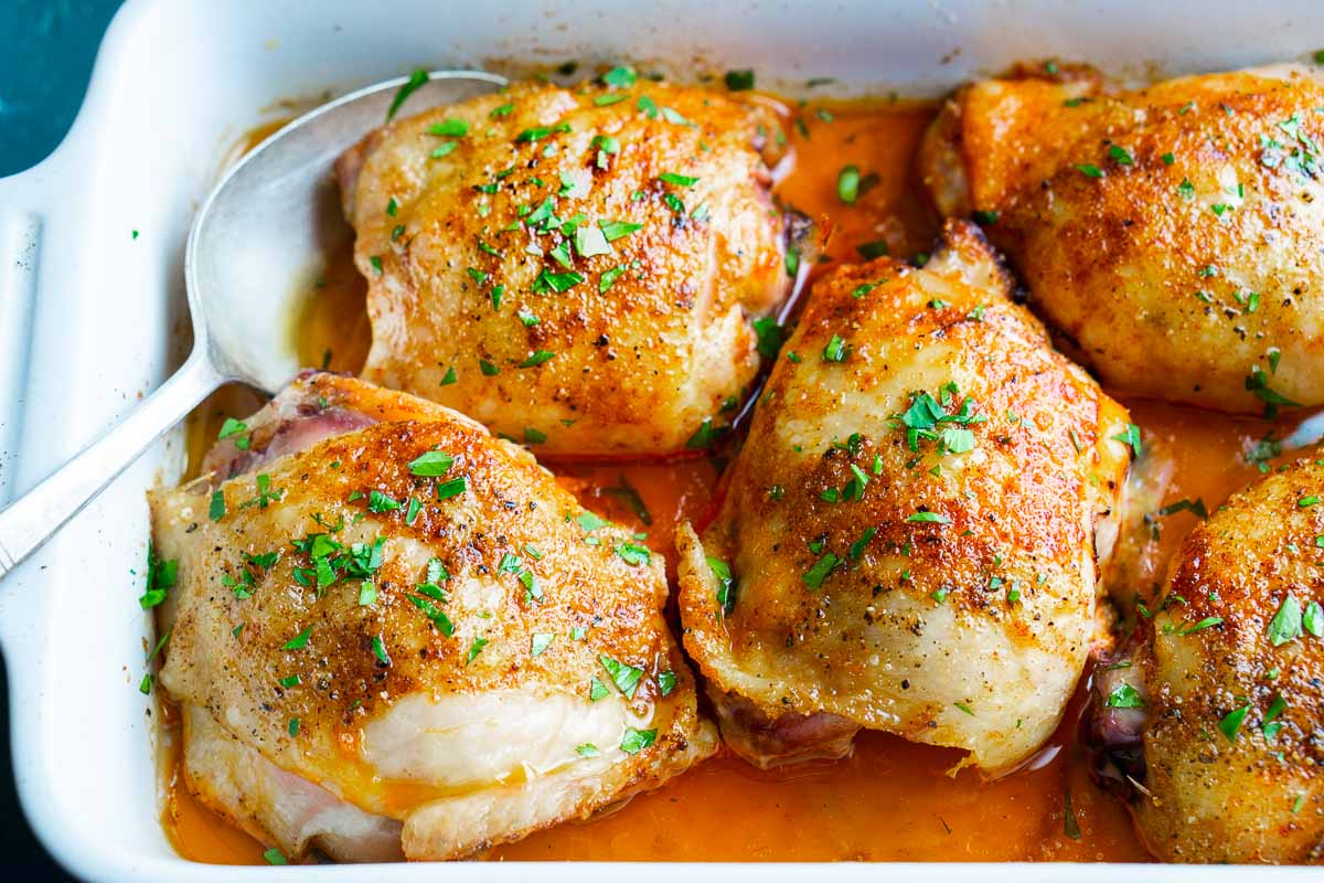 Unlock Crispy Skin: Quick One-Pan Baked Chicken Thighs